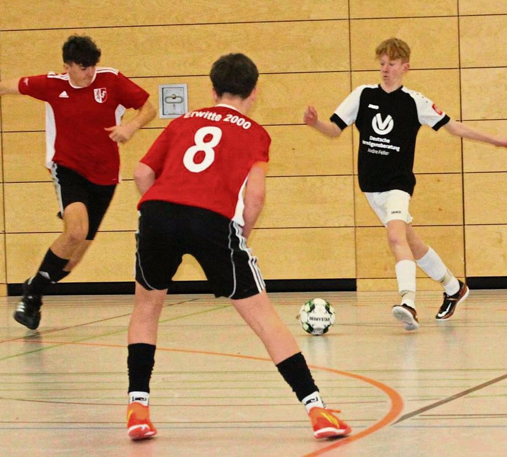 Im Viertelfinale behauptete sich Erwitte 2000 mit einem 2:0-Erfolg gegen den Nachwuchs der JSG Rüthen. Im Halbfinale war für Erwitte dann aber Endstation.