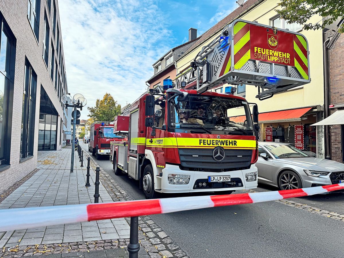 Ein Anwohner der Kahlenstraße hat am Sonntagmittag die Feuerwehr wegen des Verdachts von Gasaustritt alarmiert. Foto: Nina Wissing
