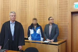 In seinem Schlusswort entschuldigte sich der Angeklagte für die Tat. - Foto: Martin Höke/dpa