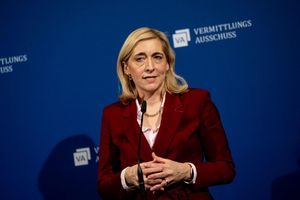 Gesundheitsministerin Nina Warken begrüßte den Kompromiss im Vermittlungsausschuss. - Foto: Fabian Sommer/dpa