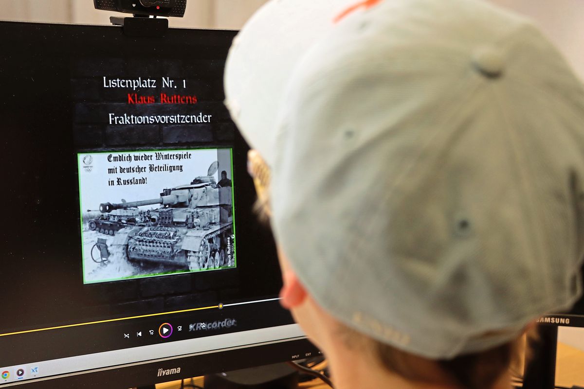 Vermeintliche Screenshots von Facebook- und Twittereinträgen der AfD-Kandidaten zeigt ein Anti-AfD-Video, das derzeit in Anröchte viral geht. Foto: Dietz