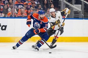 Blieb zum erst zweiten Mal in den Playoffs dieser Saison ohne Torbeteiligung: Leon Draisaitl (l). - Foto: Jason Franson/The Canadian Press via AP/dpa