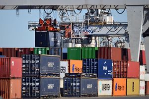 Bei einem «Zollkrieg» würde es laut Studie die größten Produktionsrückgänge in den Sektoren mit der größten Exportabhängigkeit von den USA geben. - Foto: Federico Gambarini/dpa