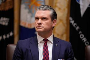US-Verteidigungsminister Pete Hegseth kündigt weitere Angriffe an - Foto: Julia Demaree Nikhinson/AP/dpa