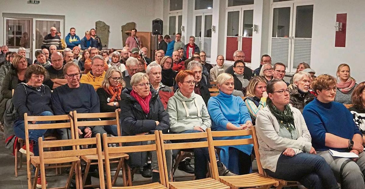 Diskussion rund um die Zukunft des Lehrschwimmbeckens: Rund 80 Interessierte waren der Einladung des Lippstädter CDU-Stadtverbandes gefolgt.