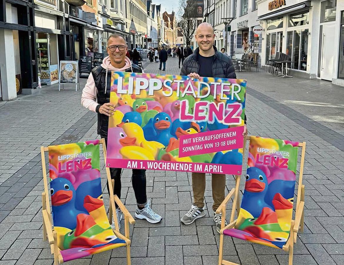 Freuen sich auf den Lippstädter Lenz mit seinem bunten Programm und dem verkaufsoffenen Sonntag: Ingo Arndt (l.) von der Lippstädter Werbegemeinschaft und Christoph Hermes von der KWL.