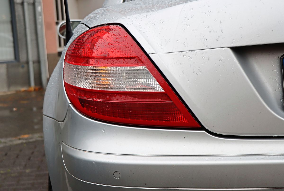 Gleich zwei Autos eines Parteimitglieds haben die Täter zerkratzt. Der Staatsschutz ermittelt. Symbolfoto: Dietz