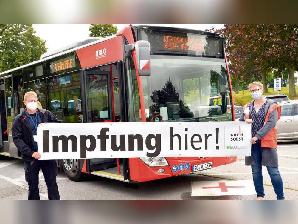 Der Impfbus des Impfzentrums, von der RLG zur Verfügung gestellt, macht diese Woche in Soest und nächste Woche an den Berufskollegs in Lippstadt Station. Foto: (Weinstock) Kreis Soest