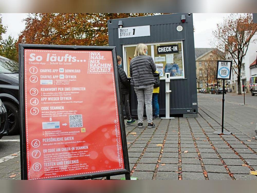 Seit Samstag können wieder alle Bürger in den Zentren – wie hier am Café Einstein – die kostenfreien Tests nutzen.Foto: Puls