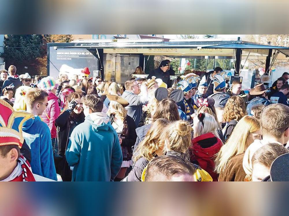 Dass die Rosenmontags-Party in der Rüthener Brauchtumszone ein Coronatreiber war, lässt sich nicht nachweisen. Foto: Frenz