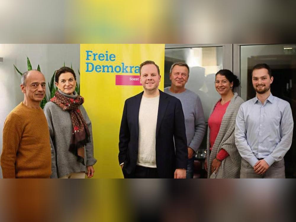 Bei der Europawahl tritt Sebastian Rasche (3.v.l.) für den Kreisverband Soest an. Foto: Löseke