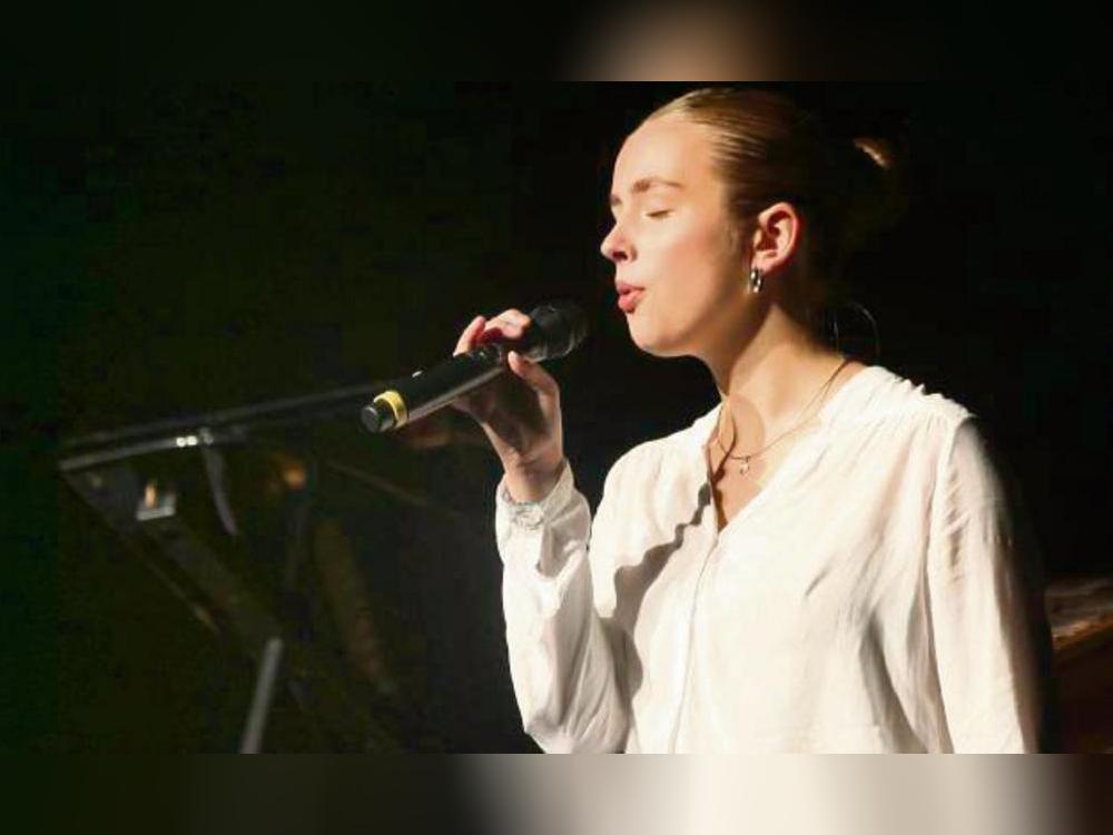 Friederike Stuckenschneider verzückte mit Adeles „When We Were Young“. Fotos: Heier