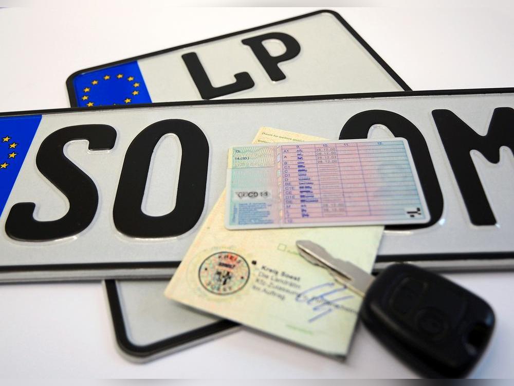 Rund ums Nummernschild unterstützt der Kreis Warendorf den Kreis Soest. Hilfe gibt es von anderen Kreisverwaltungen auch bei Zulassungen. In Sachen Führerscheine wird an Lösungen gearbeitet. Symbolfoto: Wedderwille (Kreis Soest)