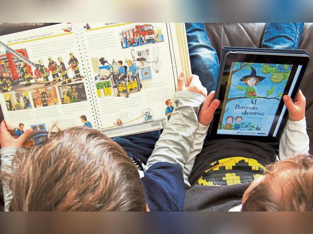 Kinder können nicht früh genug beginnen, sich mit Büchern zu beschäftigen – egal ob analog oder digital. Foto: Winkelmann