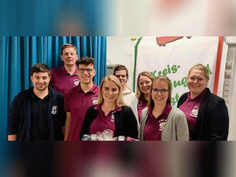 Das Vorstandsteam und die scheidende Schriftführerin (v.l.): Timo Dünschede, Christoph Kukuk (Vorsitzender, Tambourcorps Hörste), Torben Bartsch, Helena Kroll, Nico Struchholtz, Laura Mendelin (Pressesprecherin), Britta Husemann und Madeleine Wicker.