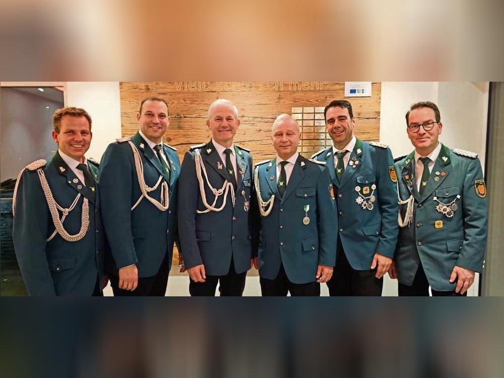 Neuer Vorstand des Schützenvereins Horn-Millinghausen: (v.l.) Matthias Maas, Marc Buschkühel, Rainer Niehaus, Thomas Hefner, Theo Wilmes und Ralf Johanterwage. Foto: Gerwin