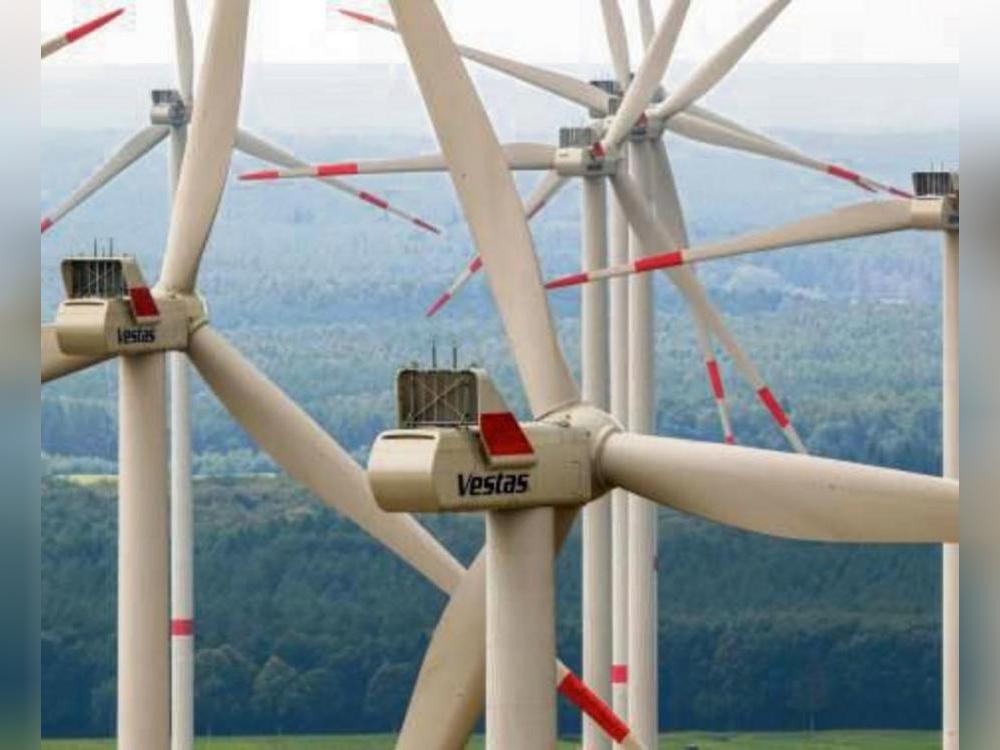Bis auf 700 Meter ran an Wohnbebauung wollten die Grünen im Regierungsbezirk Arnsberg mit der Windkraft. Foto: Jens Büttner/ dpa