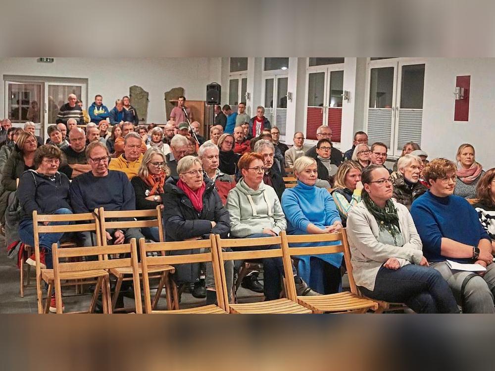 Diskussion rund um die Zukunft des Lehrschwimmbeckens: Rund 80 Interessierte waren der Einladung des Lippstädter CDU-Stadtverbandes gefolgt.