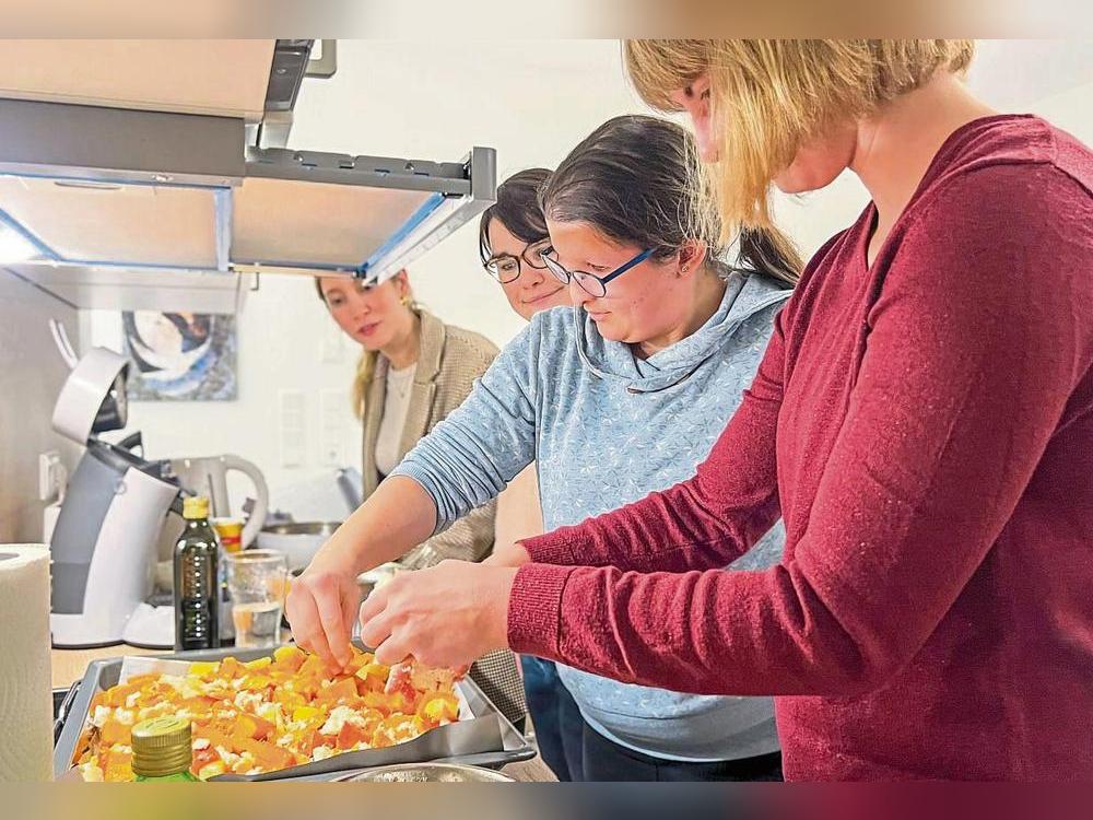 Seit Juli dieses Jahres leben Luisa (v.r.), Rocío und Christina in ihren eigenen vier Wänden – in der Hausgemeinschaft der Lippstädter Lebenshilfe. Foto: N. Wissing