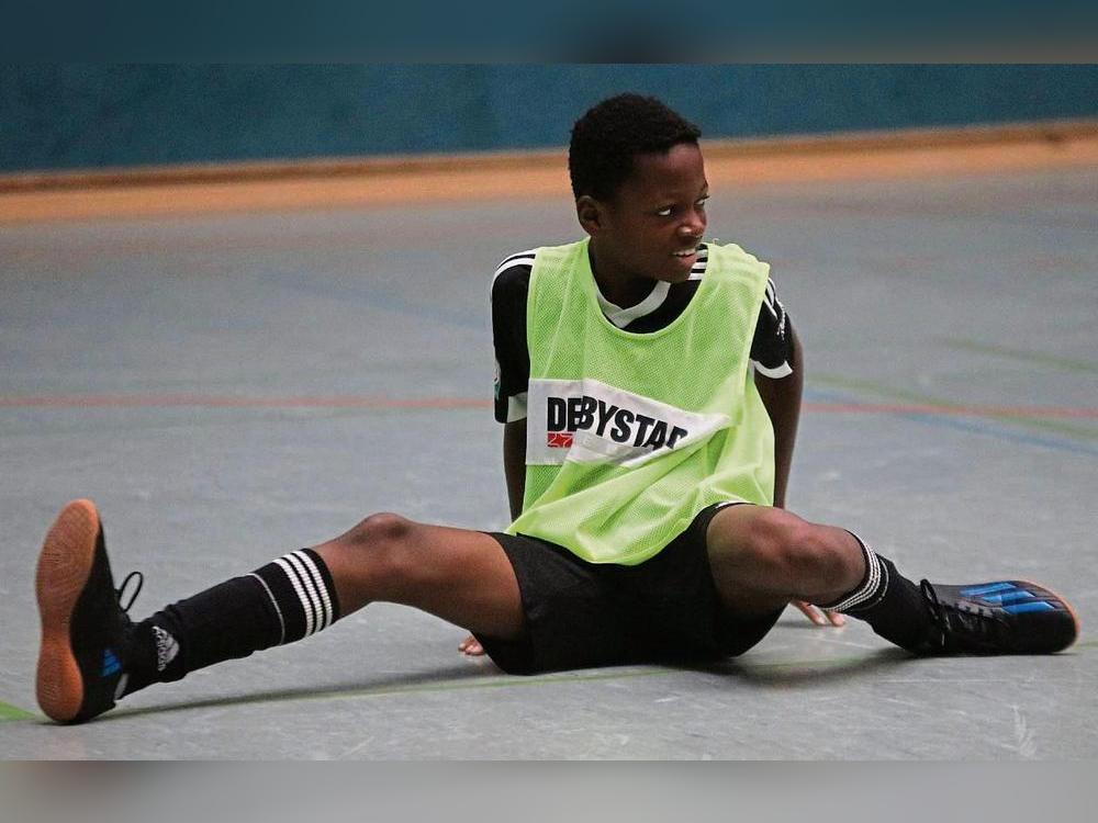 Auf dem Trockenen sitzen die Lippstädter Nachwuchsfußballer weiterhin in Sachen Hallen-Stadtmeisterschaften. So wird es im Gegensatz zu Warstein auch diesmal keine Titelkämpfe in Lippstadt geben. Foto: Wiegand