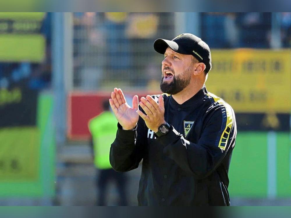 Aachens Trainer Heiner Backhaus lobt im Patriot-Interview den Freistoßkünstler Anton Heinz.