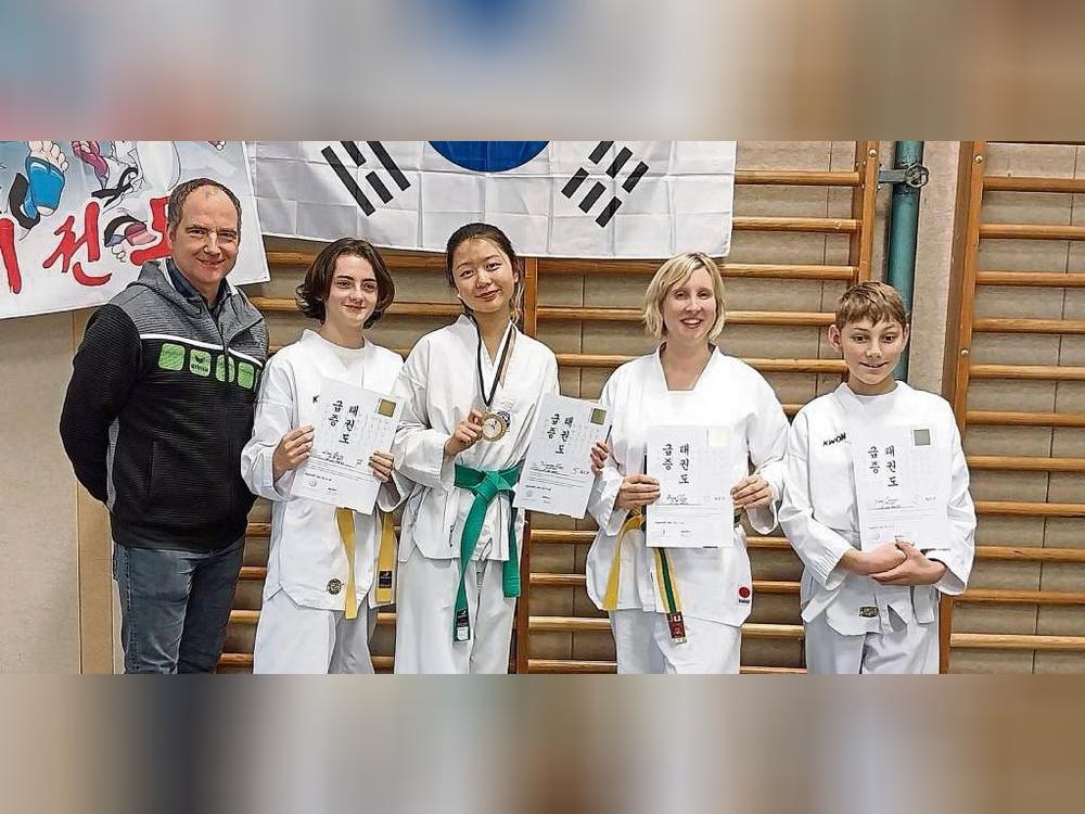 Die Taekwondo-Sportler des SV 03 Geseke stellten sich beim befreundeten Verein JSV Lippstadt einer Gürtelprüfung und durften sich am Ende über neue Graduierungen freuen.