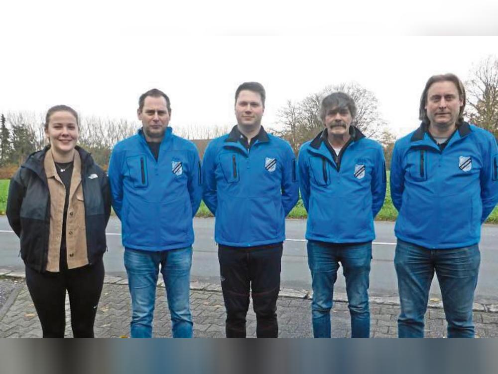 Die Luftgewehr-Schützen (v.l.) Elisa Platte, Peter Winterton, Jürgen Rütters, Ulrich Duwentester und Thomas Pieper vom SSV BW Lipperbruch sind in der Bezirksliga-Tabelle auf Rang vier zu finden.