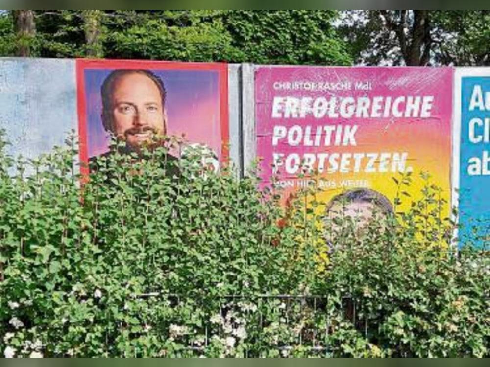 Wahlplakattafeln: An der Barbarossastraße gibt’s fünf Standorte. Nicht immer wird die Botschaft klar.