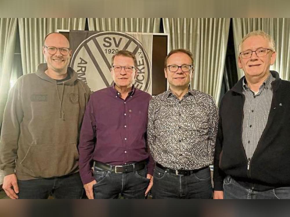 Ehrungen beim SV Arminia Langeneicke: 1. Vorsitzender Michael Weier (l.) mit den 50-jährigen Vereinsjubilaren Michael Schänker, Dirk Kahr und Antonius Meyer.