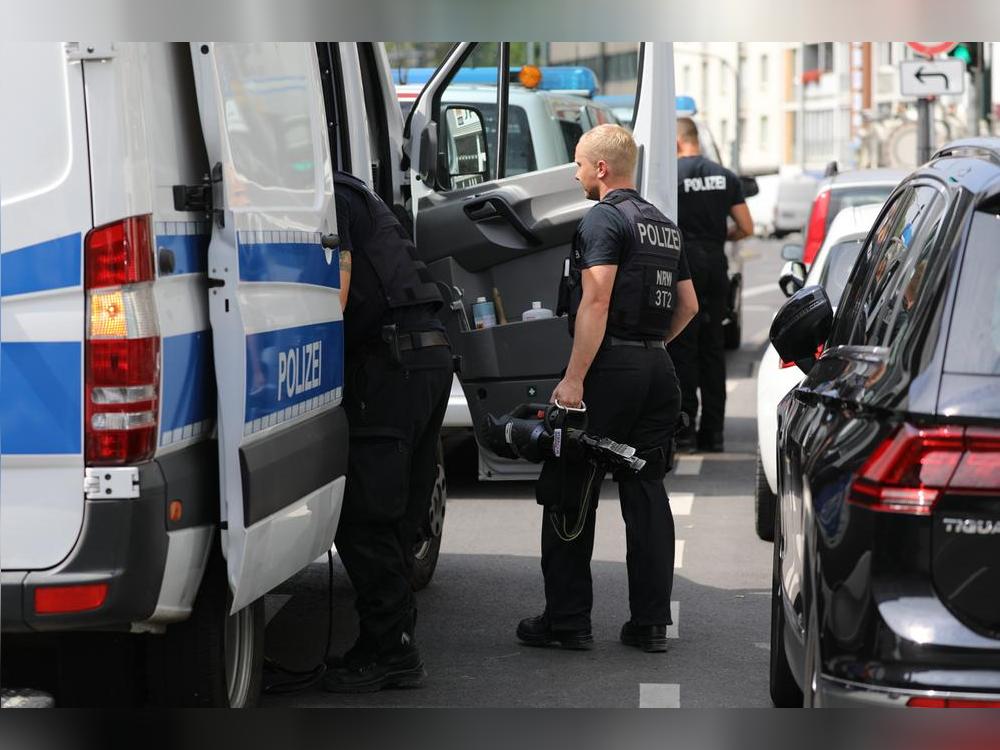 Auch ein Junge (15) aus Lippstadt steht unter Terrorverdacht. Er wurde festgenommen und sitzt in U-Haft. Symbolfoto: DPA