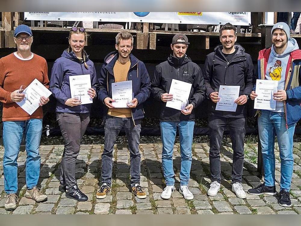 Das Treppchen bei der NRW-Landesmeisterschaft (v.l.): Uwe Rüthing, Vera Kossack, Matthias Riffeler, Justus Rüthing, Nils Kuhlmann und Daniel Kossack.
