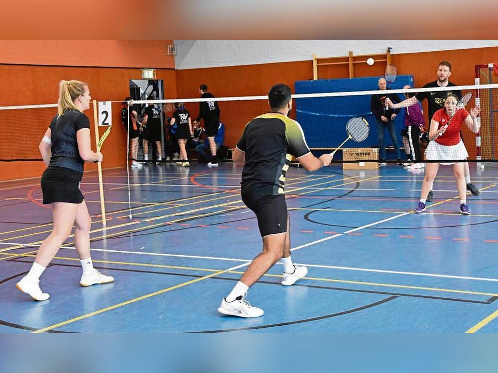 Der Badminton-Alpencup von BW Rixbeck-Dedinghausen kam bei allen Beteiligten gut an. Mehr als 140 Asse droschen die Bälle in der Dusternweghalle übers Netzt – und damit dreimal so viele wie im Vorjahr.