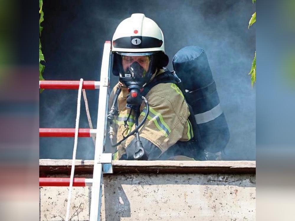 Besondere Anforderungen an die Feuerwehrleute stellte die Brandbekämpfung kombiniert mit Menschenrettung.