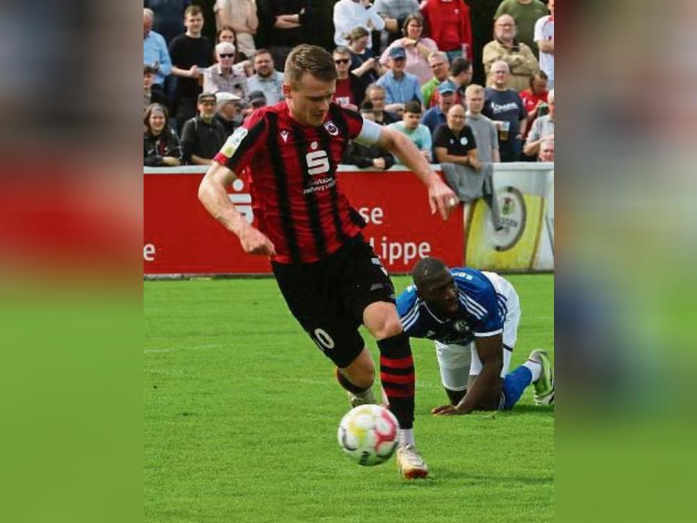 Nach 244 Regionalliga-Einsätzen geht Viktor Maier, Kapitän des in die Oberliga abgestiegenen SV Lippstadt, von Bord. Foto: Lütkehaus