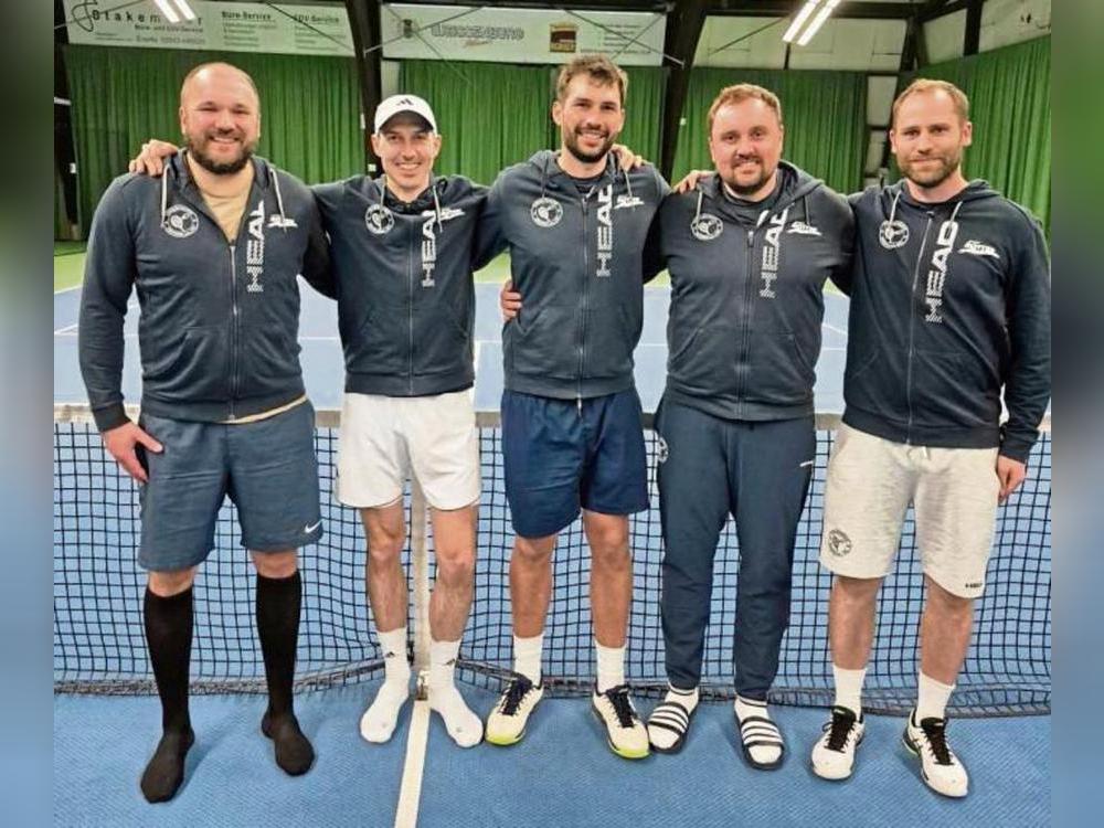 Das Meister- und Aufstiegsteam des Tennisvereins Erwitte (v.l.): Lars Gratzki, Björn Schreiweis, Gerrit Schröder, Marcel Bolich und Markus Leimeier.