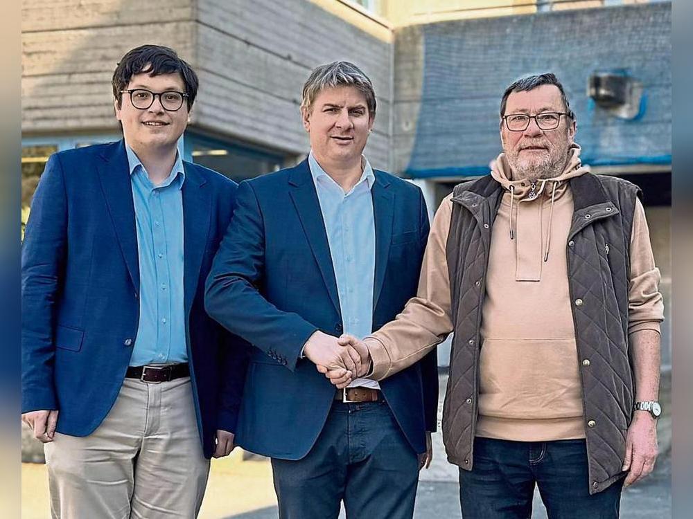 Sowohl SPD-Ortsvereinsvorsitzender Lennart Rixen (l.) als auch Fraktionsvorsitzender Franz Harrenkamp (r.) unterstützen Remco van der Velden als Bürgermeister. Foto: N. Wissing
