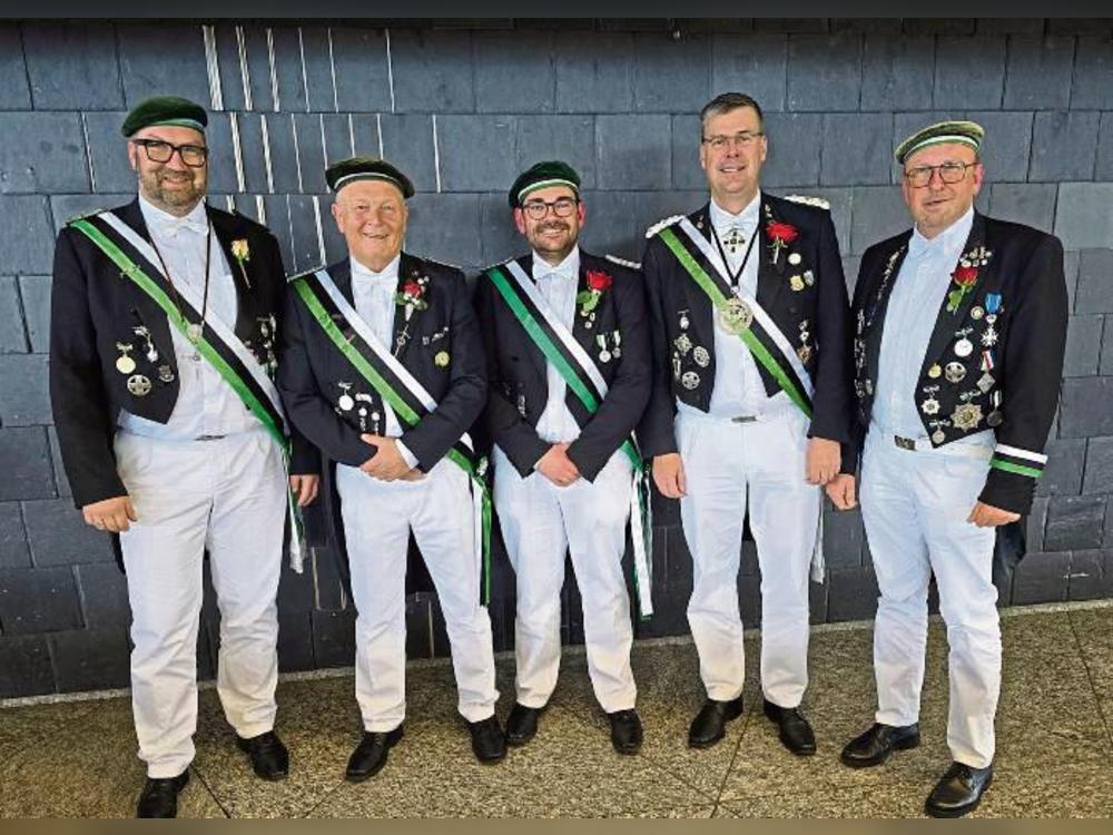 Waren in Leverkusen auf der Bundesvertreterversammlung des BHDS (v.l.): Ralf Nettsträter, Thomas Gockel, Jan Eiserich, Oberst Hans-Georg Dröge und Andreas Hahnel.