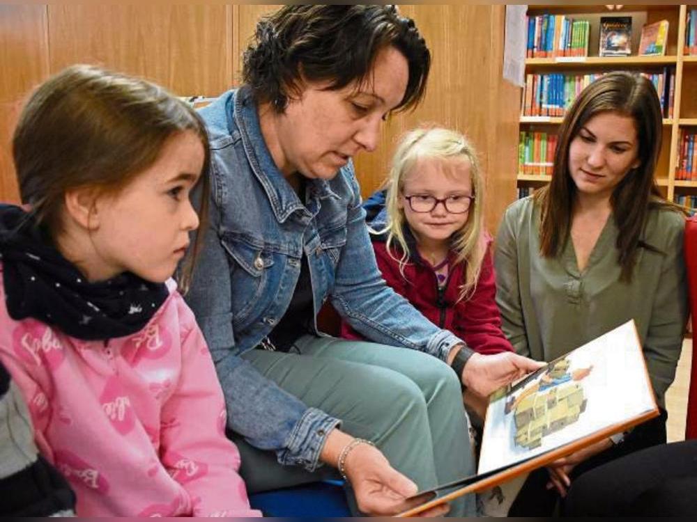 Eintauchen in die Welt der Bücher können jetzt Anröchter Kinder beim Bücherei-Führerschein. Foto Giannakis