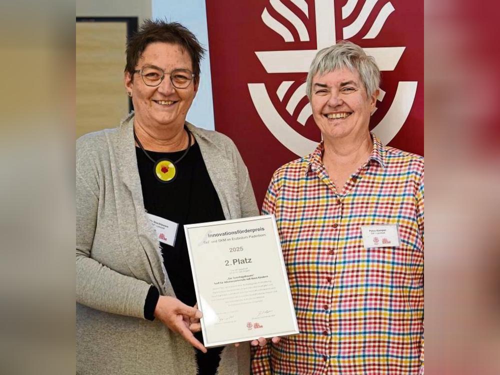 Freuen sich über den Innovationsförderpreis für die Sonntagsfrauen: Ute Stockhausen (l.) und Petra Kemper vom SkF Lippstadt.