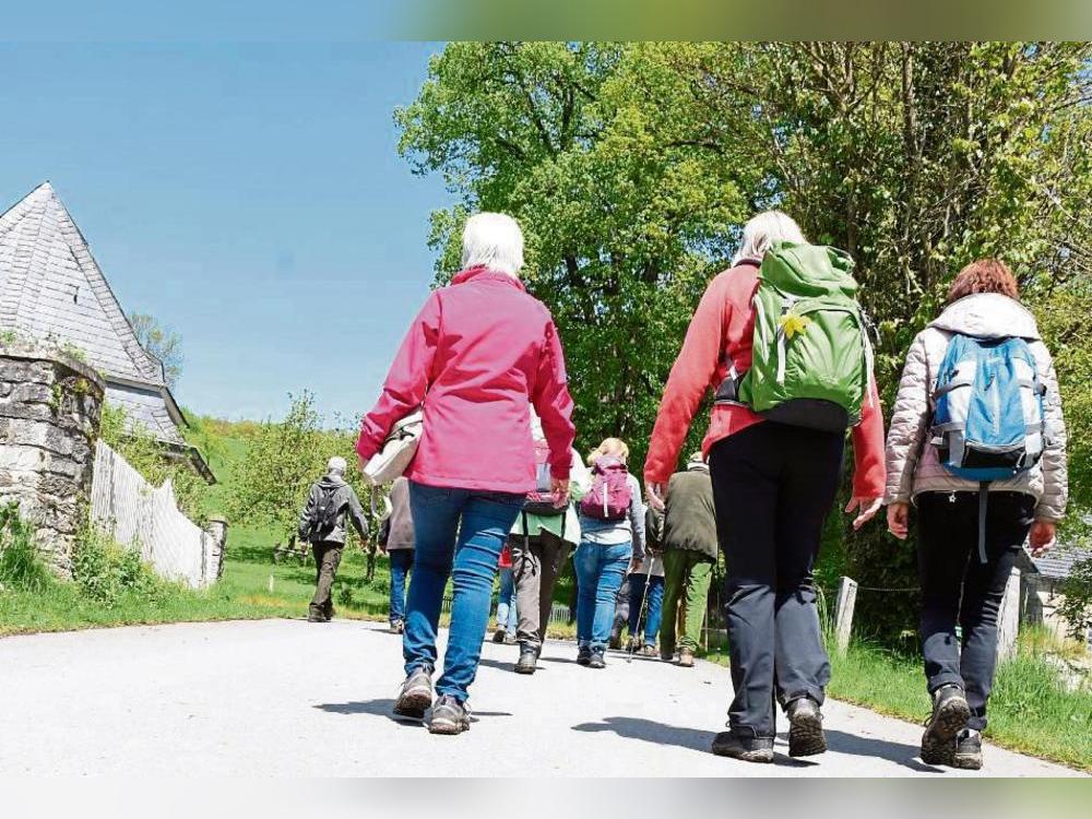 Ob zu Fuß, mit dem Rad oder im Bollerwagen – am 1. Mai geht es in die Natur. Foto: Giannakis