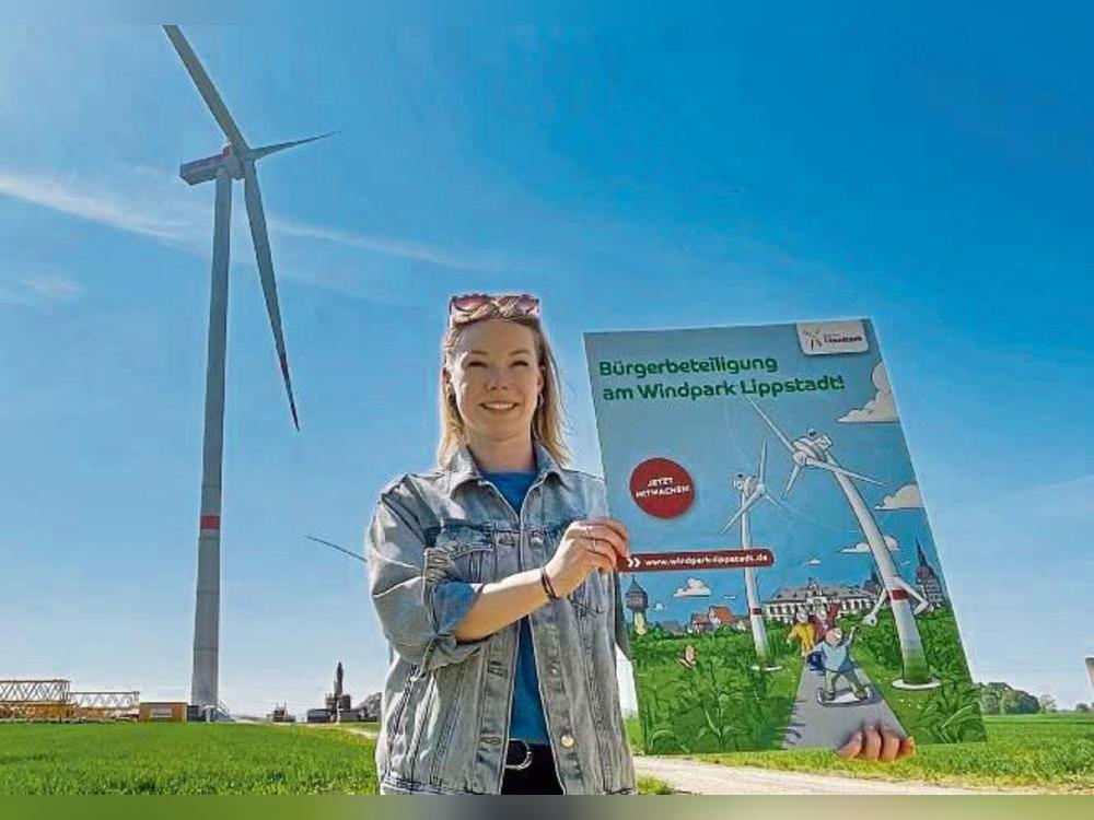 Stefanie Flam, Pressesprecherin der Investorengruppe SL Naturenergie, präsentiert die Bürgerbeteiligung. Foto: Vielberg
