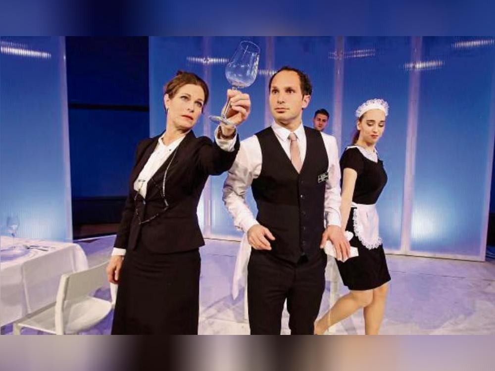 Lässt sich nicht entmutigen: Saliya Kahawatte im Theaterstück „Mein Blinddate mit dem Leben“. Foto: Marina Maisel