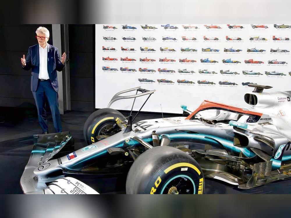In der Sonderausstellung „Grand Prix – Ikonen der Königsklasse“ im Nationalen Automuseum von Friedhelm Loh ist auch das von CP Tech in Büren produzierte Cockpitschutzsystem „Halo“ (hier im auffälligen Orange) zu sehen.