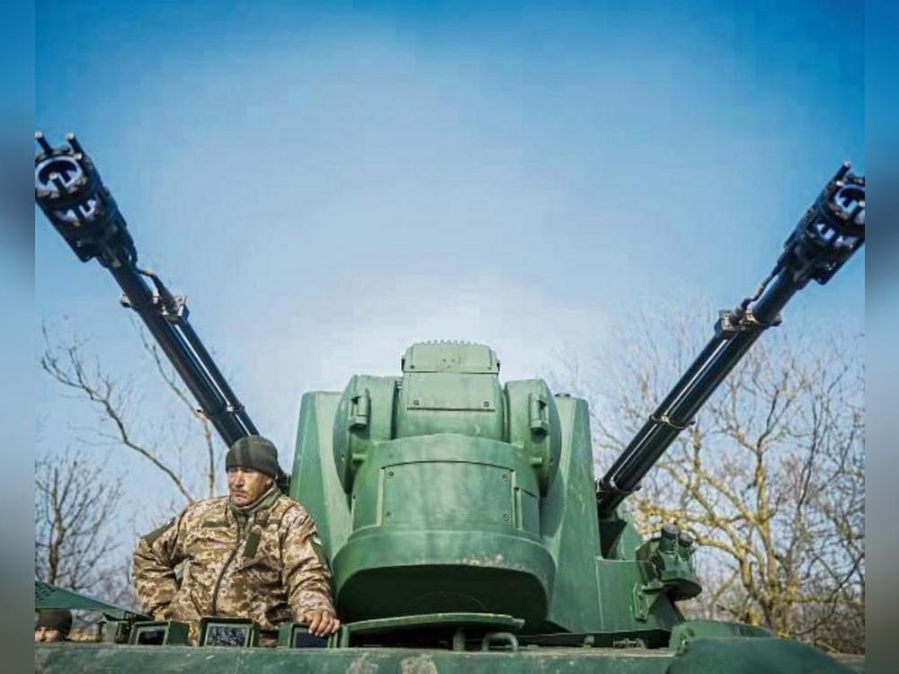 Ein deutscher Gepard-Flugabwehrkanonenpanzer steht in einer Stellung östlich von Odessa in der Ukraine. Foto: Dpa