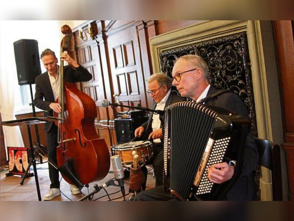 Das Förde-Trio (v.l.) Wolfgang Nehrlich, Kalle Mews und Andreas Hermeier begeisterte die zahlreichen Zuhörer.