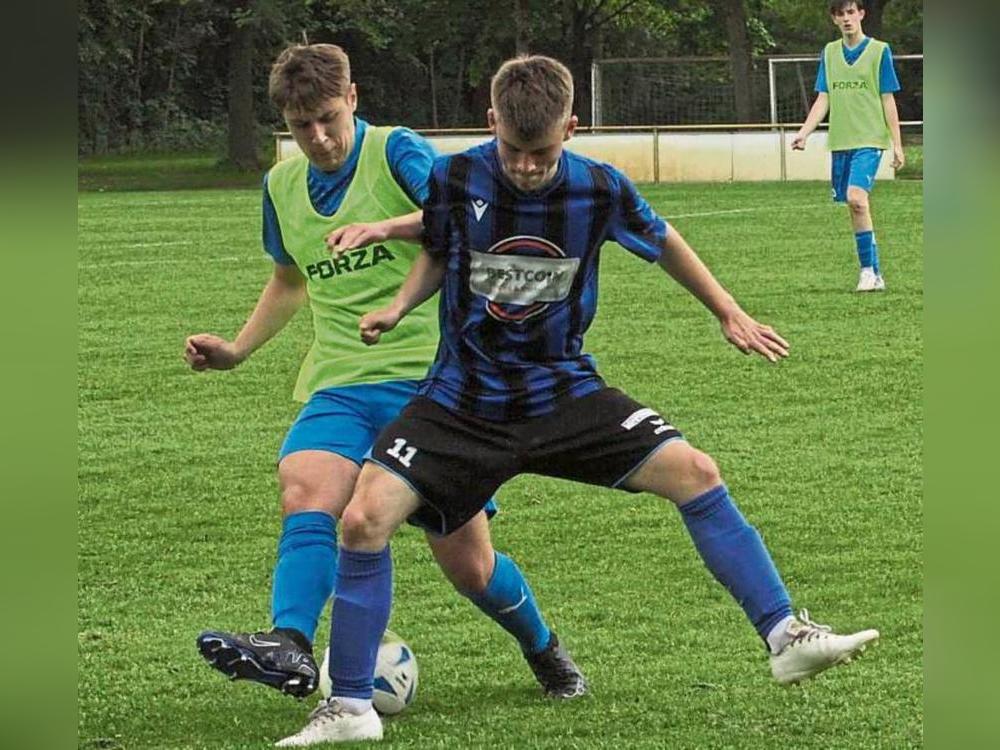 Elf Tore zu bestaunen gab es im Duell zwischen dem SC Lippstadt (mit Leibchen) und der JSG Ehringhausen/Mönninghausen/Störmede. Die Gastgeber siegten 7:4. Foto: Dannhausen