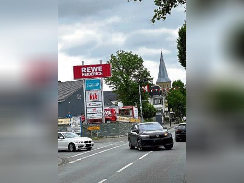 Fast filmische Erinnerungen hat Lothar Sommer an das Kriegsende in Anröchte. Dort, wo jetzt Rewe ist, hatten die Amerikaner bei ihrem Einmarsch einen Panzer positioniert.