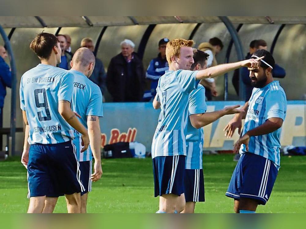 Wer darf am 1. Juni über den Klassenerhalt in der Kreisliga A jubeln? Vielleicht ja die Kicker von BW Rixbeck-Dedinghausen (im Bild). Allerdings spricht die Punktausbeute der letzten Wochen eher gegen die Kaltschmidt-Truppe. Foto: Lütkehaus