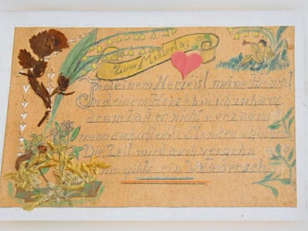 Gerahmt ist der Text, den im Krieg Elisabeth Ferdinands Vater zum Muttertag schrieb. Foto: Meschede