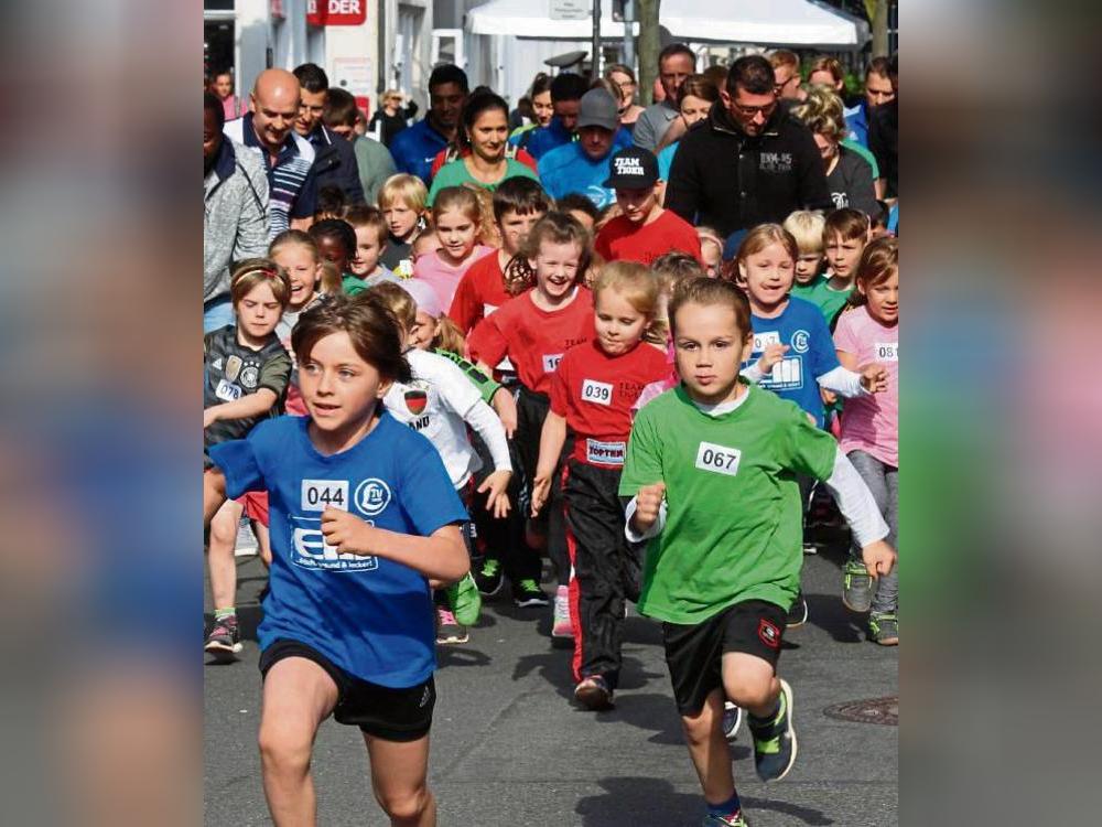 Vorfahrt für den Sport: Wegen des Altstadtlaufs werden am Freitag viele Innenstadtstraßen gesperrt. Folgen hat das am Nachmittag auch für den Busverkehr.